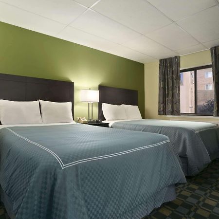 Travelodge By Wyndham Cleveland Lakewood Eksteriør bilde