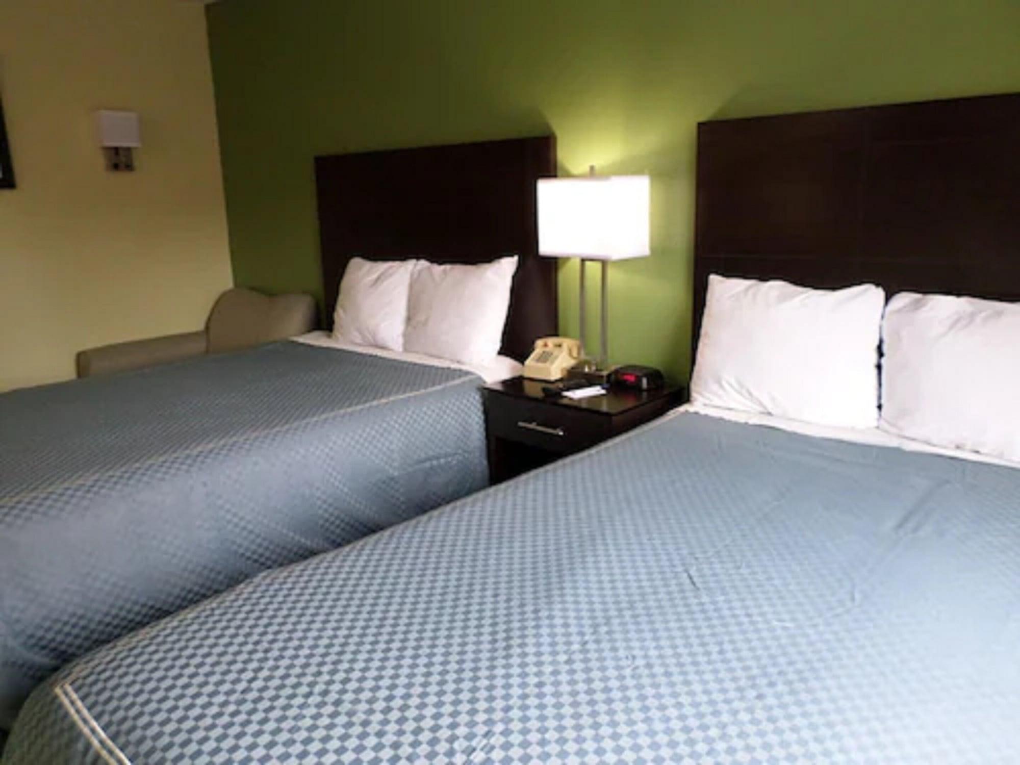 Travelodge By Wyndham Cleveland Lakewood Eksteriør bilde