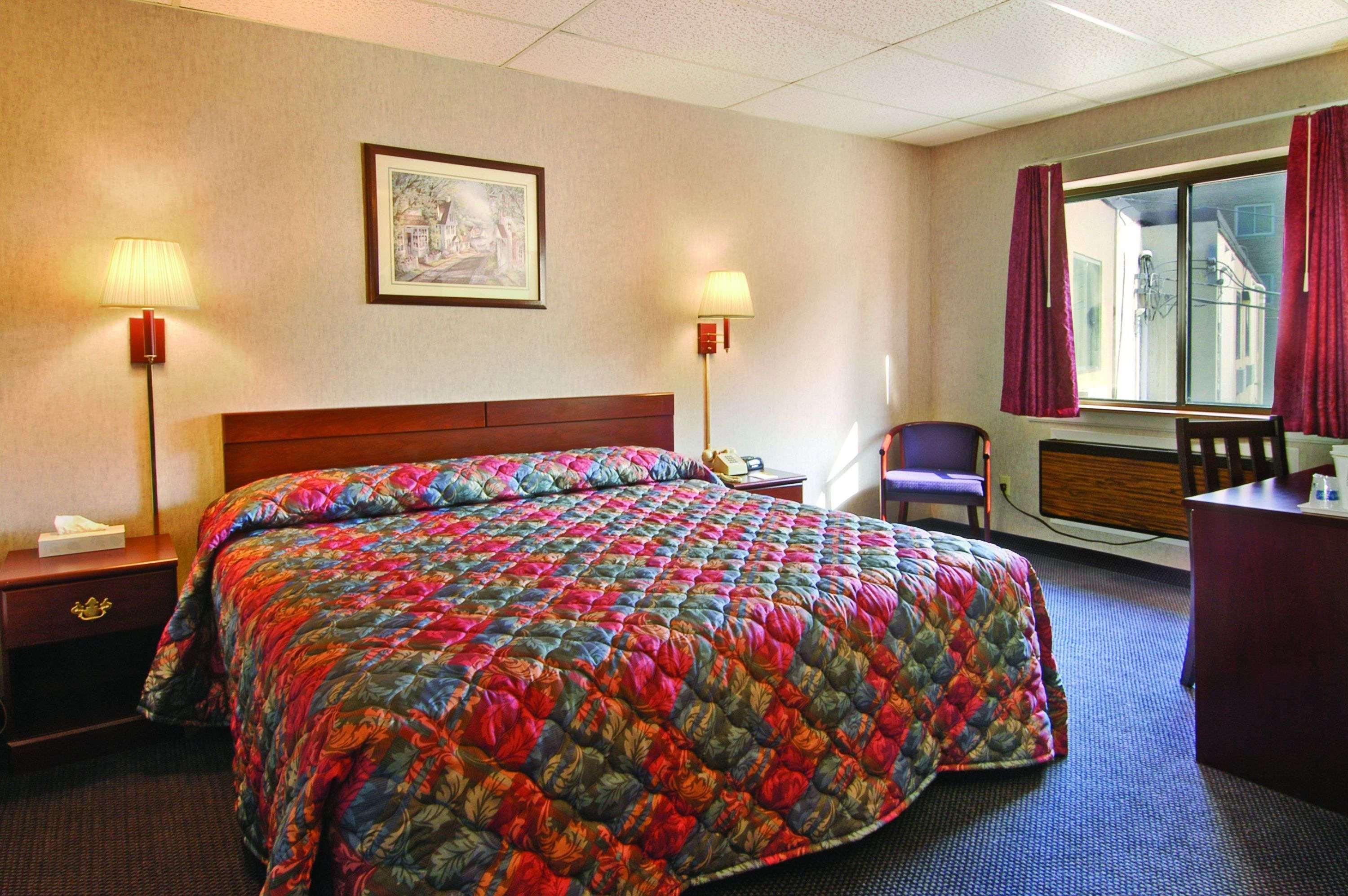 Travelodge By Wyndham Cleveland Lakewood Rom bilde