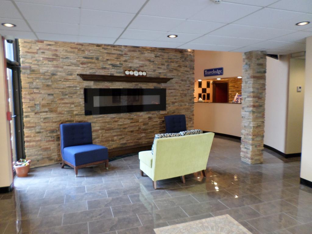 Travelodge By Wyndham Cleveland Lakewood Eksteriør bilde