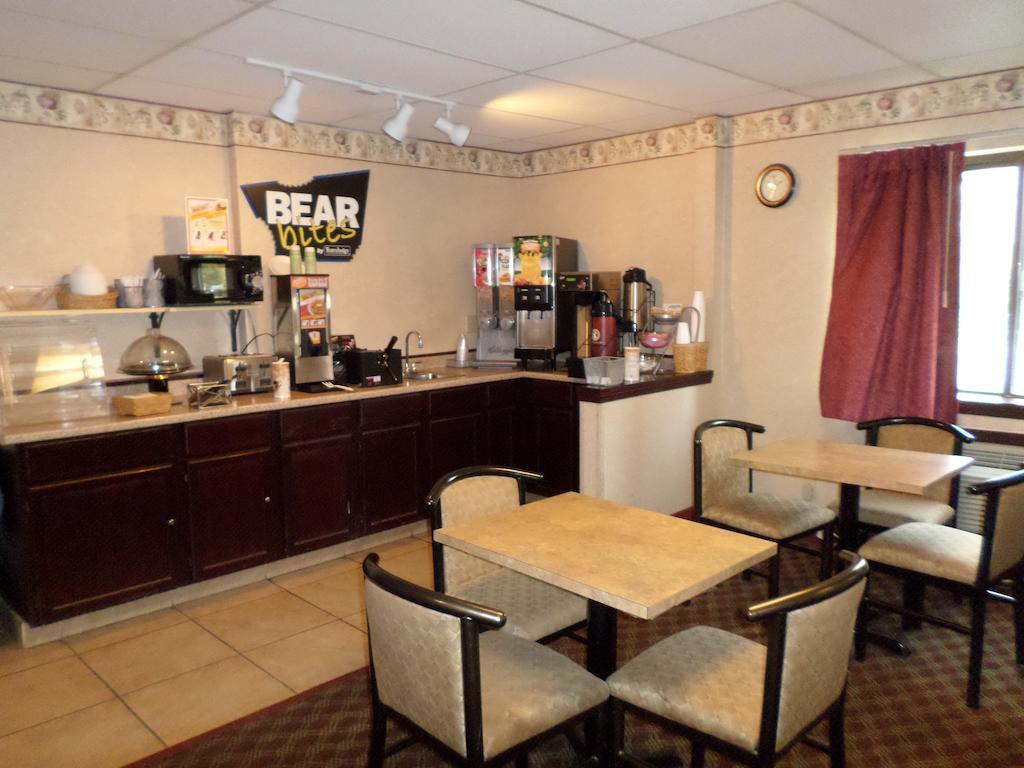Travelodge By Wyndham Cleveland Lakewood Eksteriør bilde