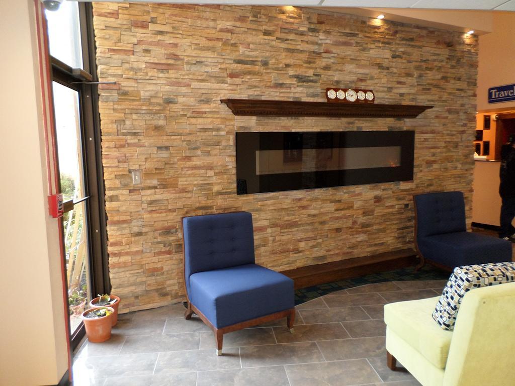 Travelodge By Wyndham Cleveland Lakewood Eksteriør bilde
