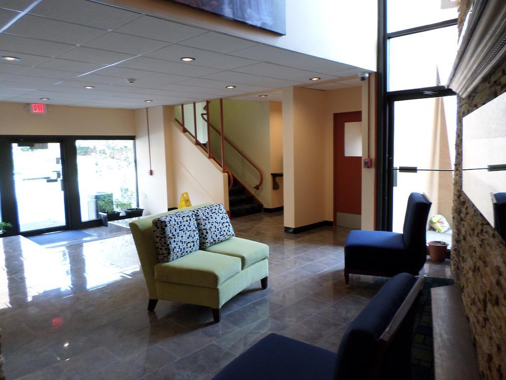 Travelodge By Wyndham Cleveland Lakewood Eksteriør bilde