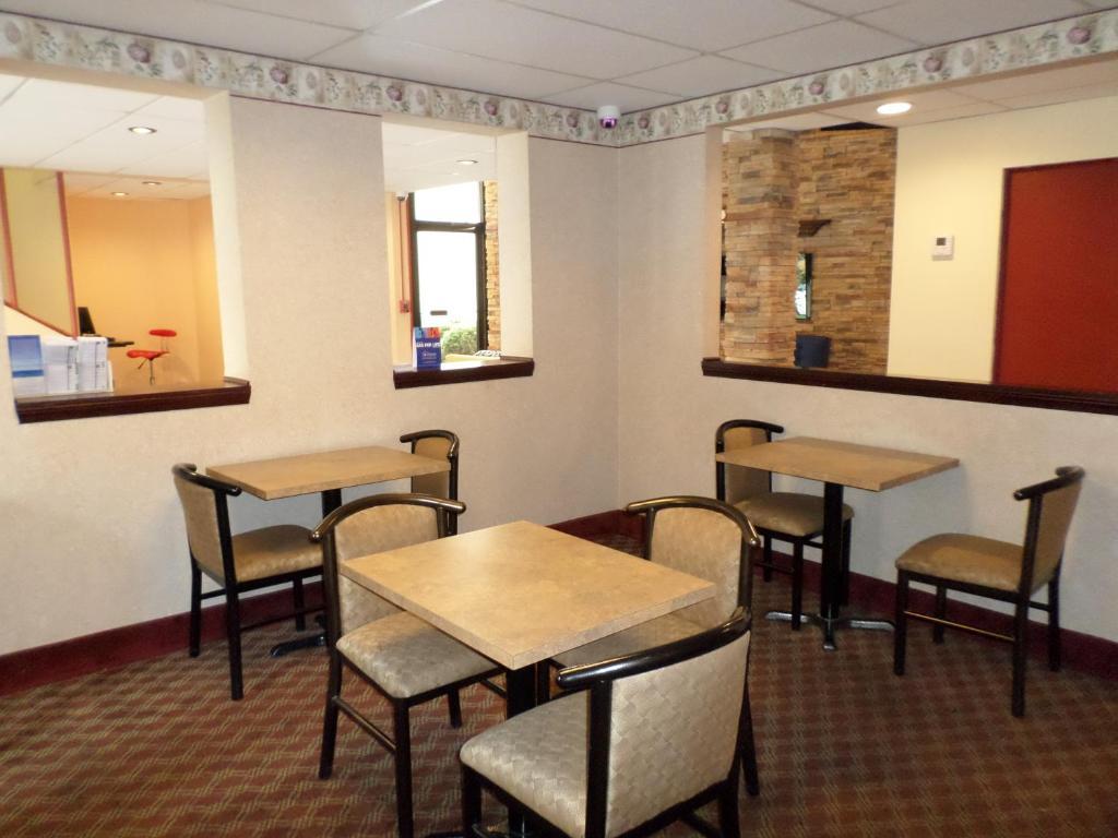 Travelodge By Wyndham Cleveland Lakewood Eksteriør bilde